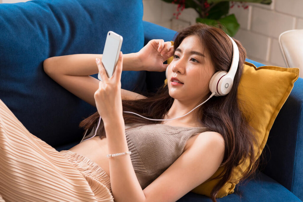 พฤติกรรมการฟังเพลงที่แตกต่างจากคนรุ่นก่อน